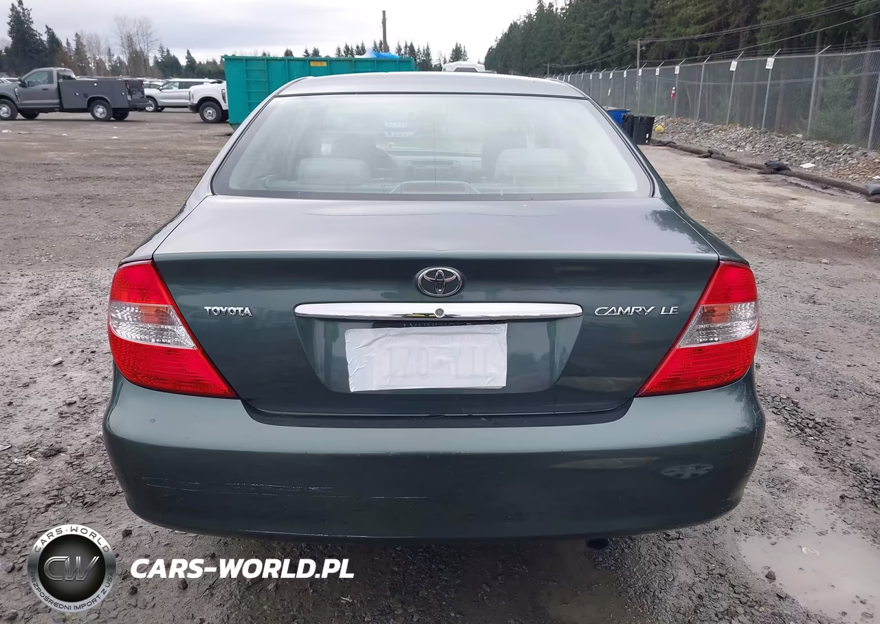 2002 Toyota Camry Le VIN:JTDBE32K320005268 - 17