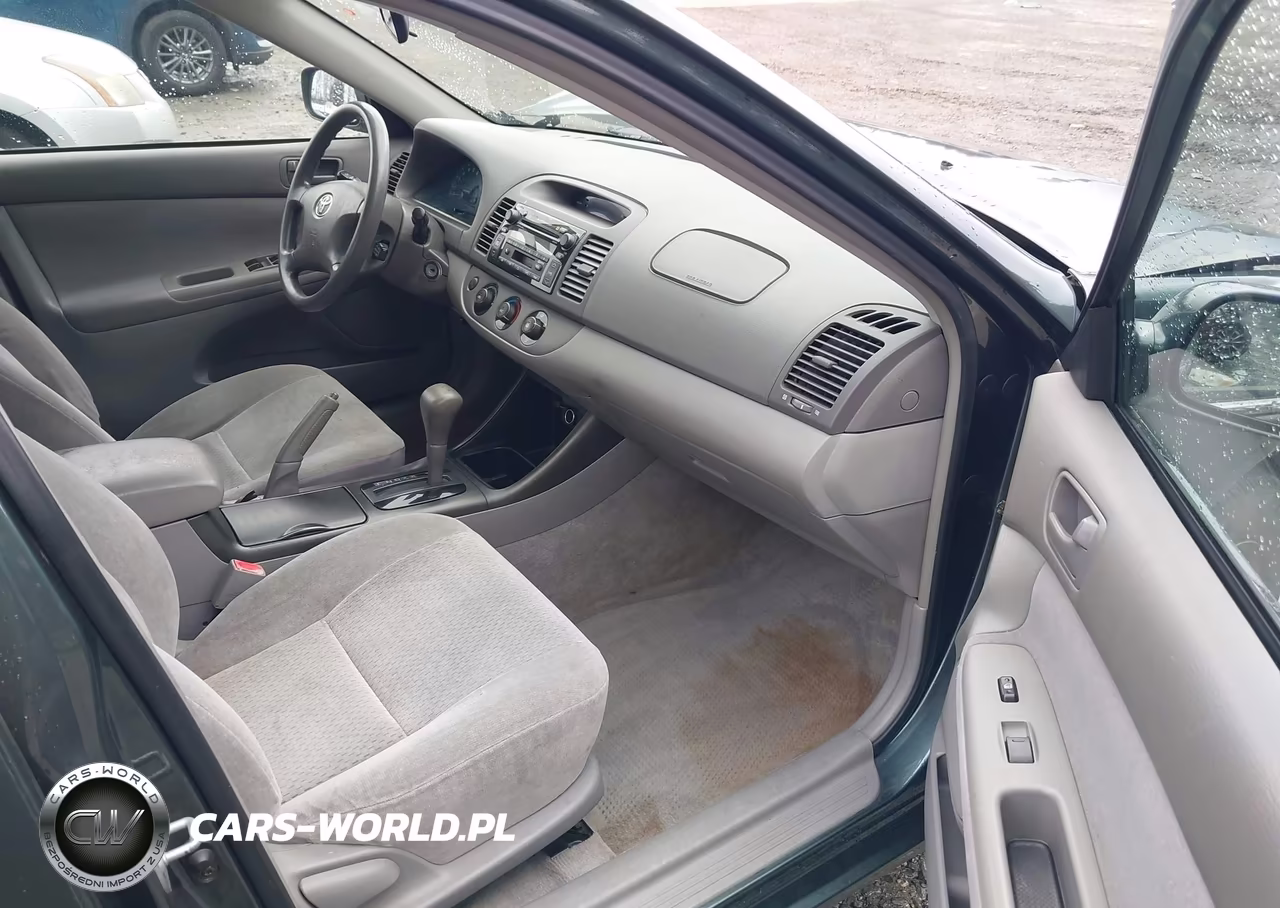 2002 Toyota Camry Le VIN:JTDBE32K320005268 - 18
