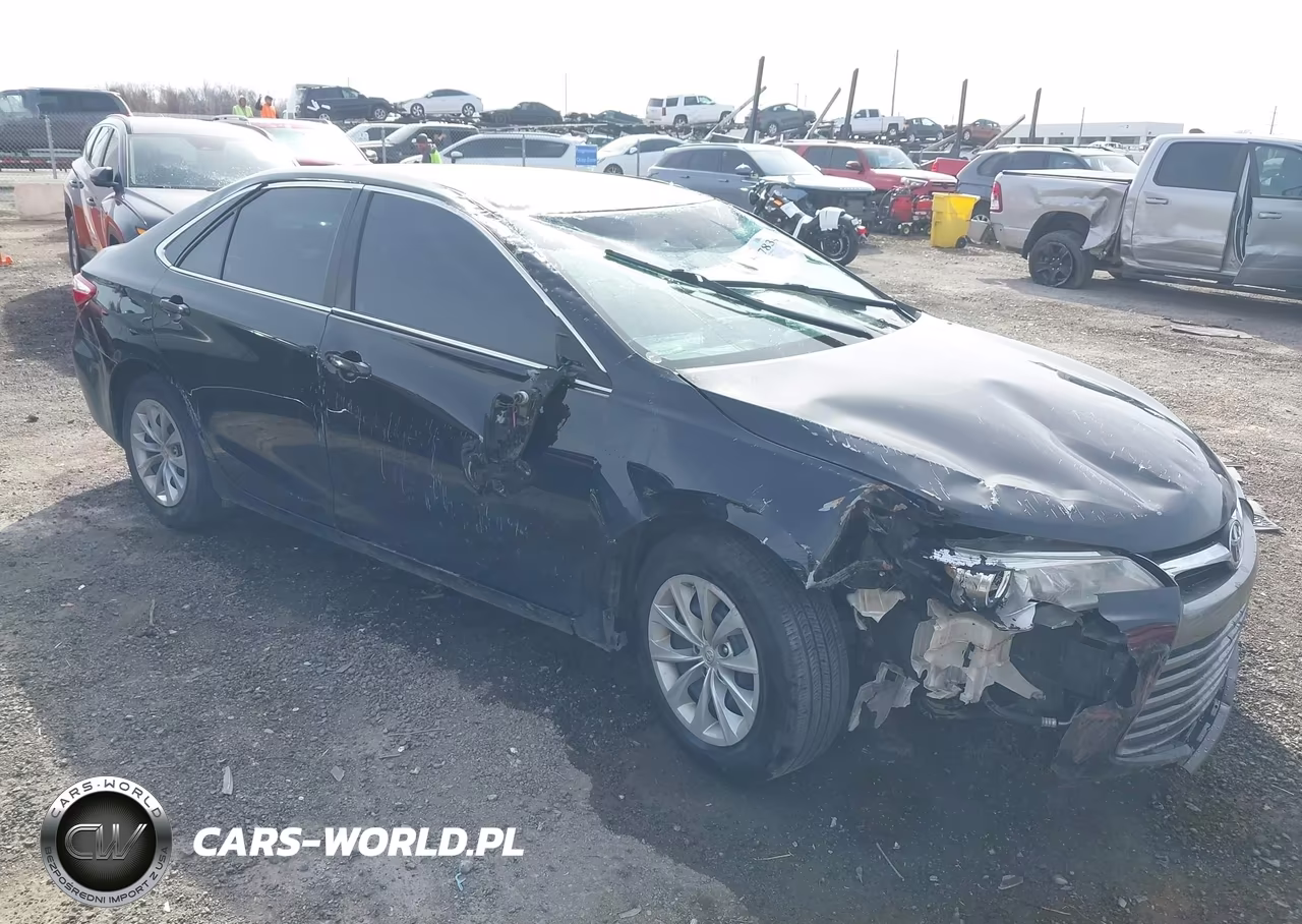 2016 Toyota Camry Le – zdjęcie 1 z 17