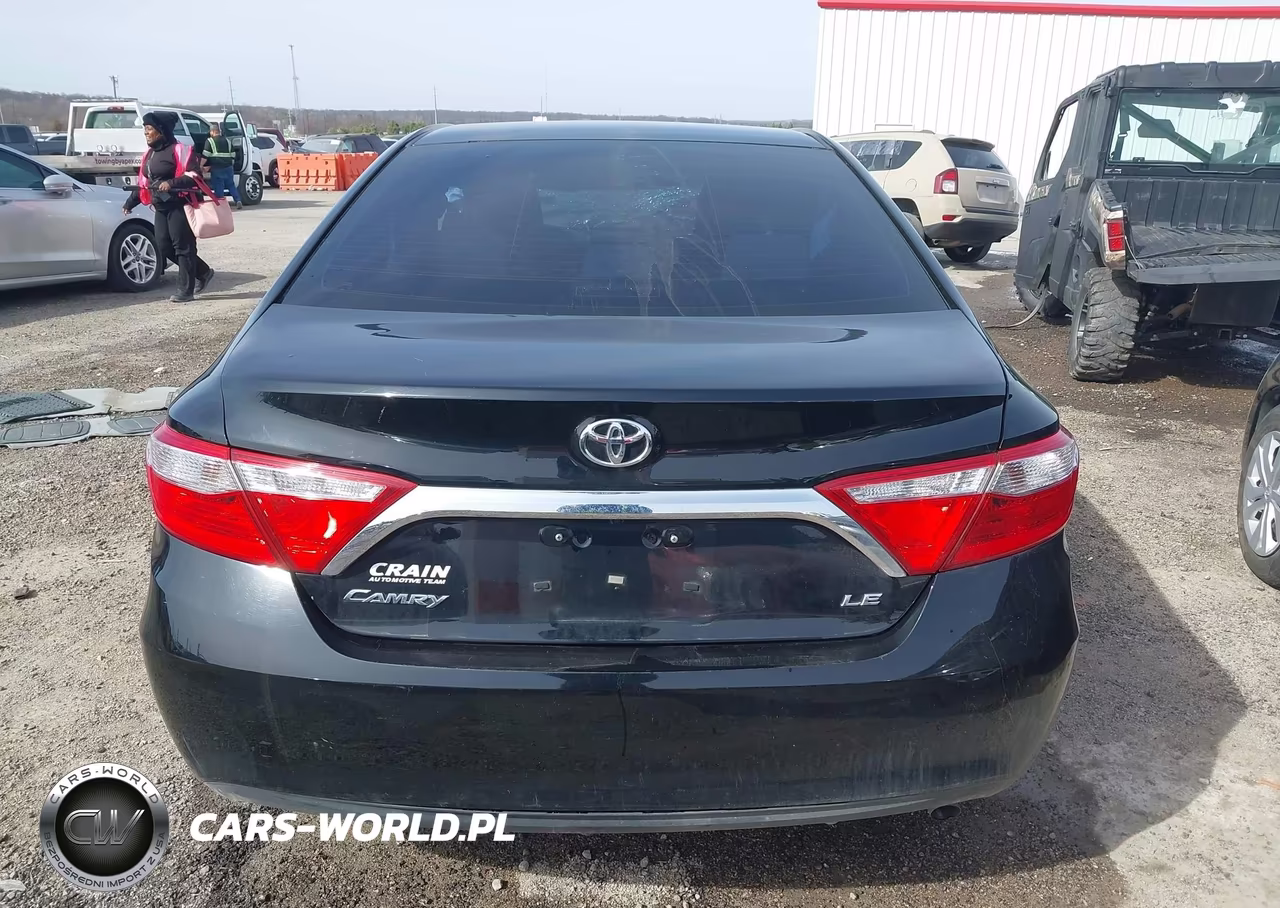 2016 Toyota Camry Le VIN:4T4BF1FK1GR578683 - 17