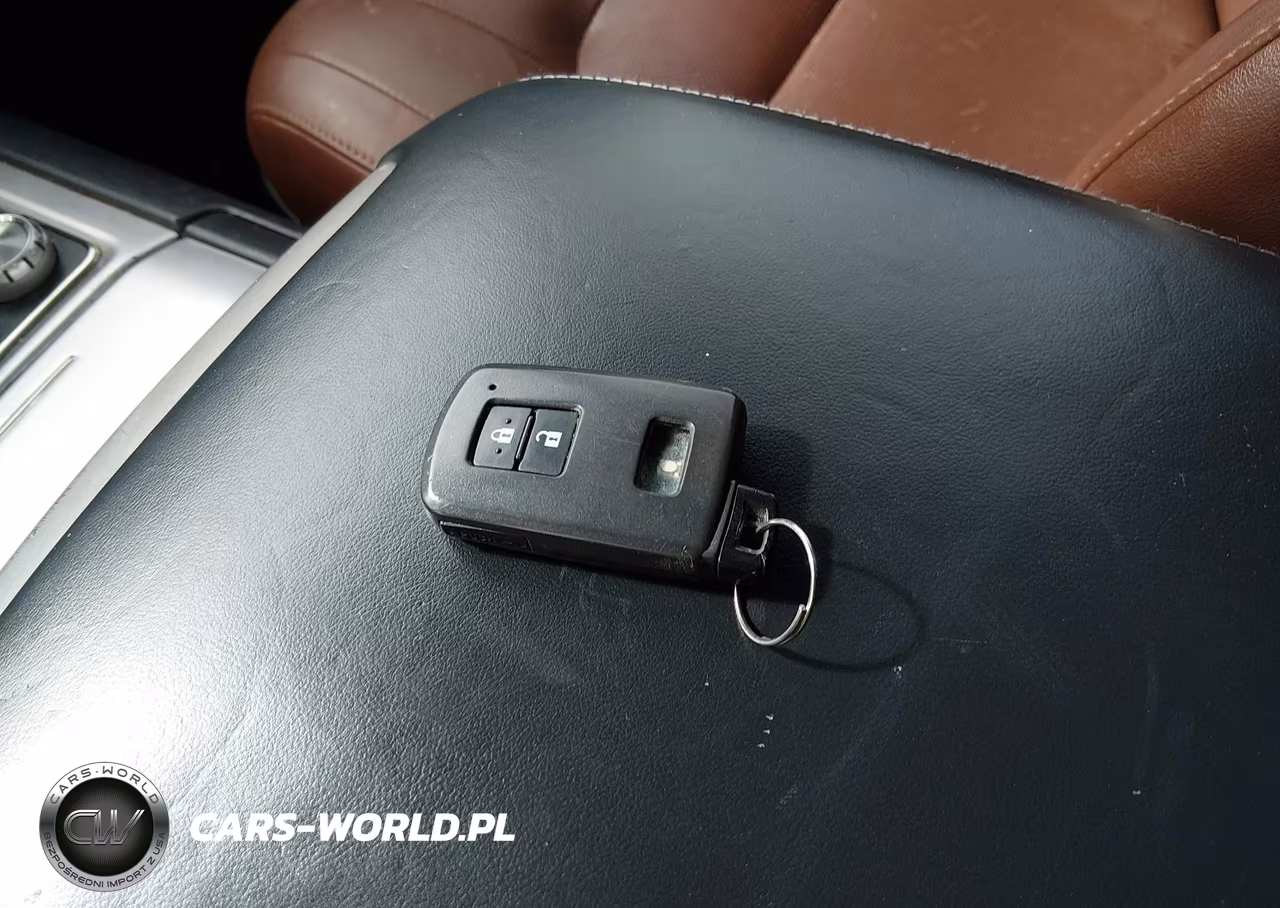 2017 Toyota Land Cruiser V8 VIN:JTMCY7AJ9H4058957 - 11