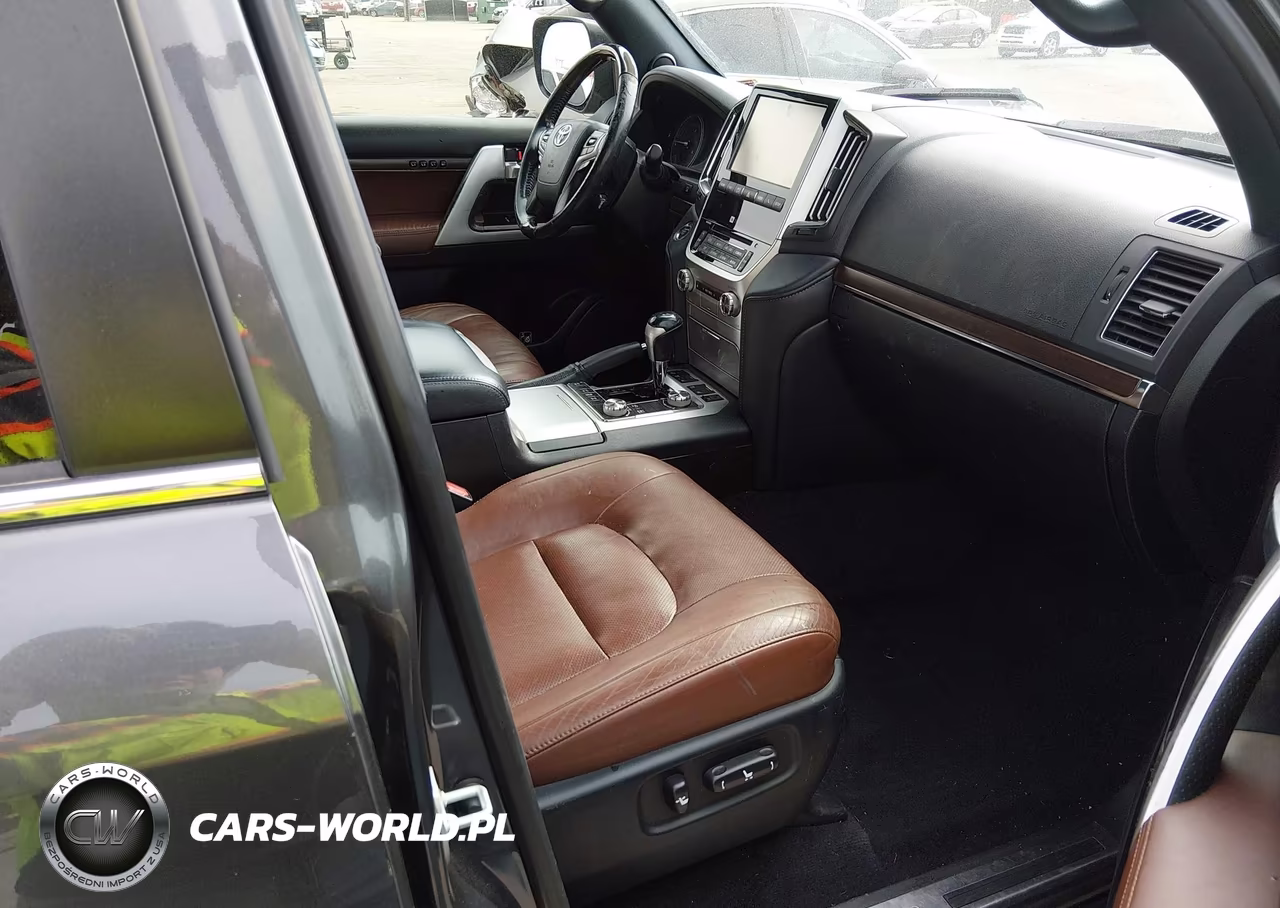 2017 Toyota Land Cruiser V8 VIN:JTMCY7AJ9H4058957 - 5