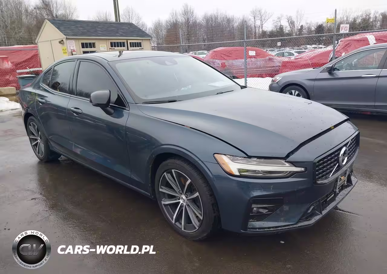 2022 Volvo S60 B5 Momentum