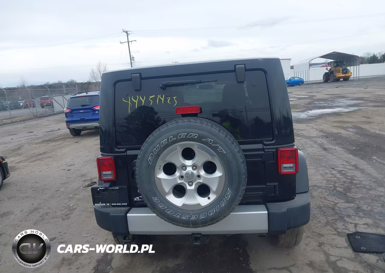 2014 Jeep Wrangler Unlimited Sahara VIN:1C4BJWEG7EL112041 - 17