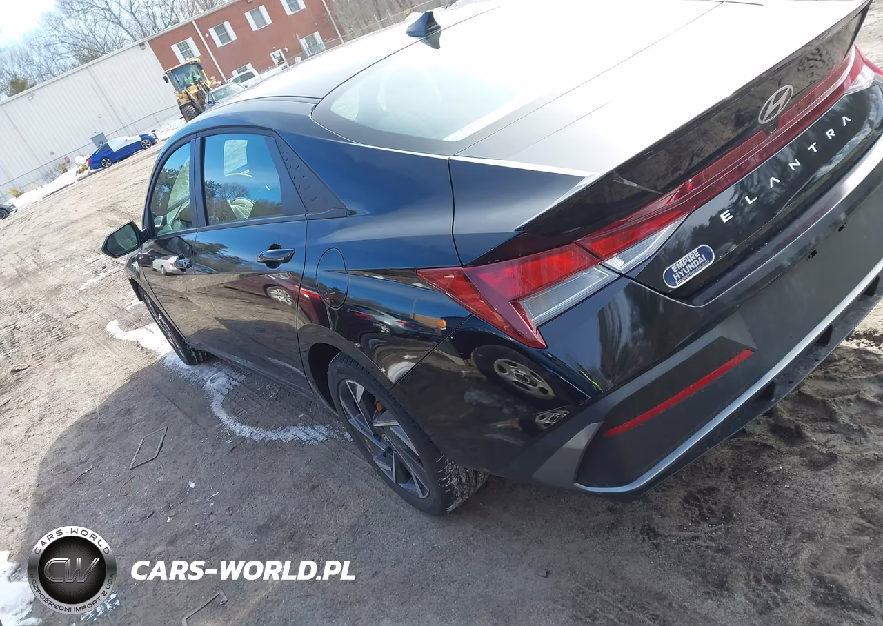 2025 Hyundai Elantra Sel Sport VIN:KMHLM4DG8SU975837 - 3