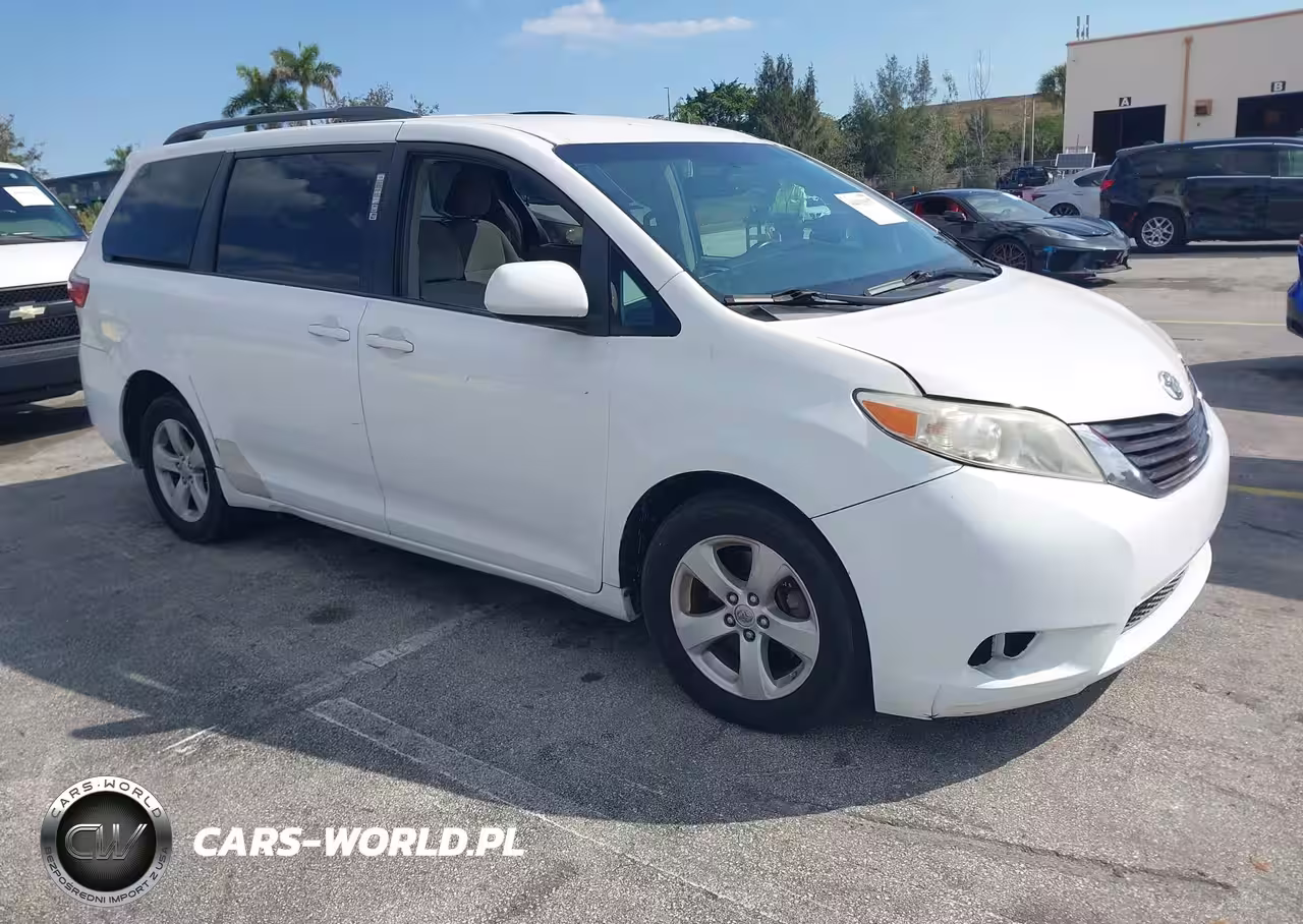 2017 Toyota Sienna Le 8 Passenger