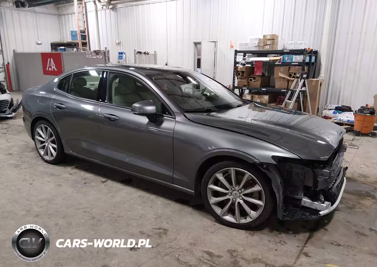 2020 Volvo S60 T6 Momentum