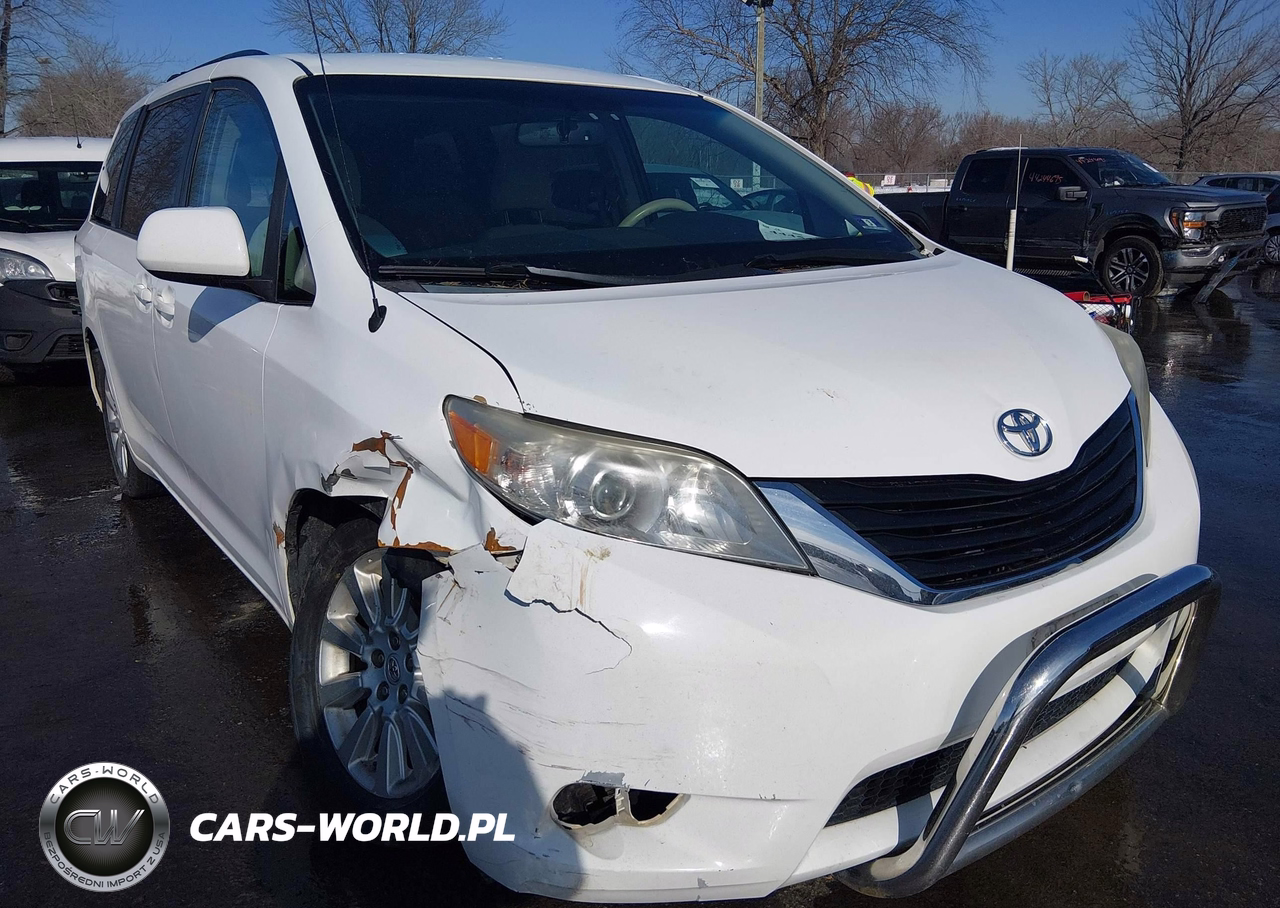 2014 Toyota Sienna Le 7 Passenger