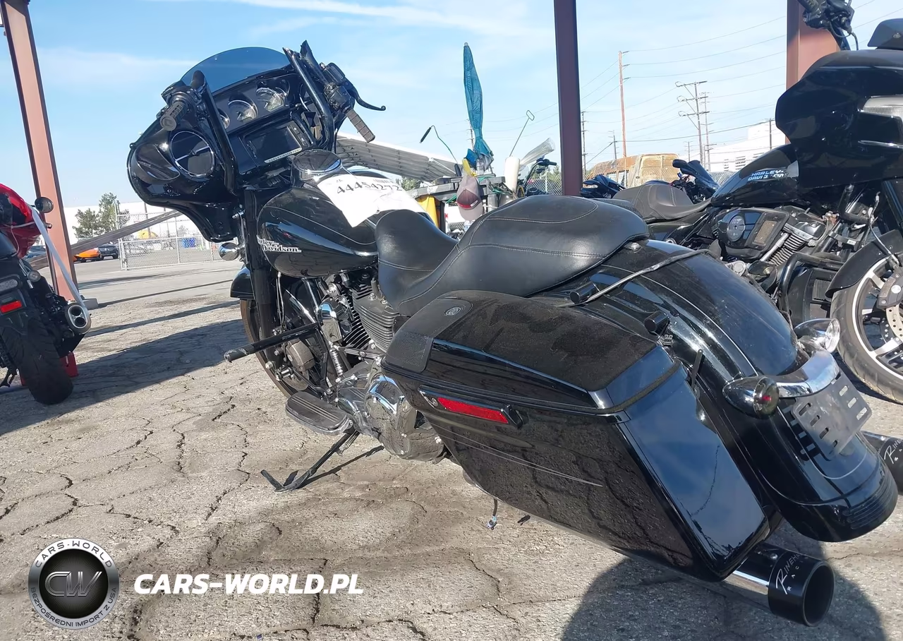 2015 Harley-Davidson Flhxs Street Glide Special VIN:1HD1KRM30FB697530 - 3
