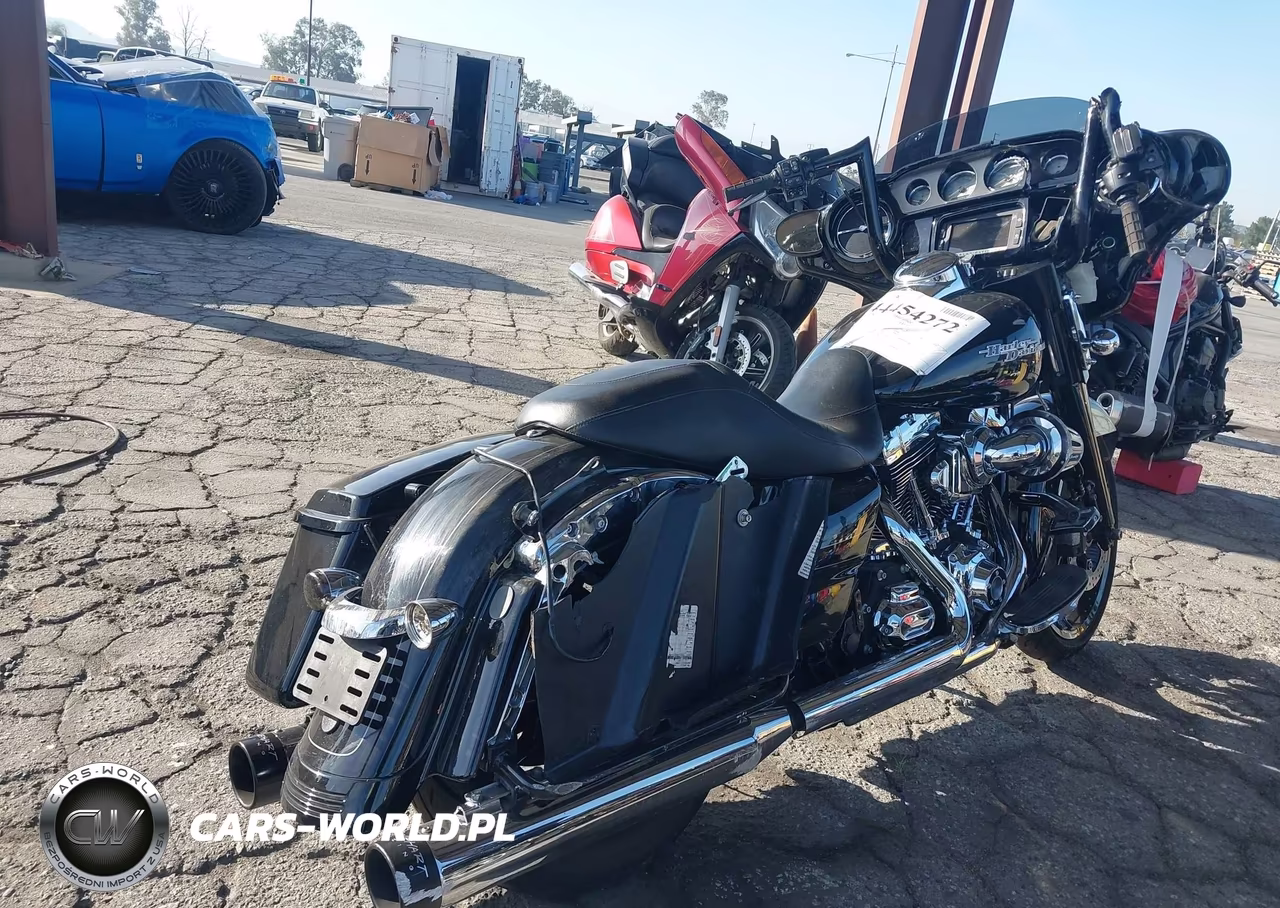 2015 Harley-Davidson Flhxs Street Glide Special VIN:1HD1KRM30FB697530 - 4