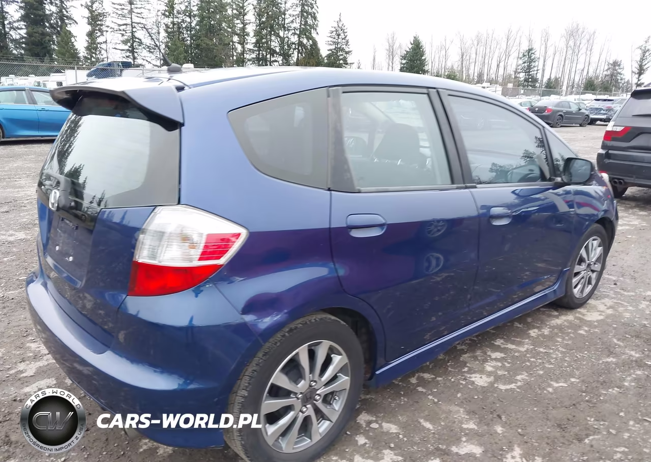 2013 Honda Fit Sport VIN:JHMGE8H50DC010545 - 13