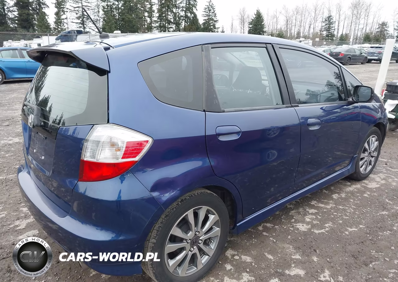 2013 Honda Fit Sport VIN:JHMGE8H50DC010545 - 4