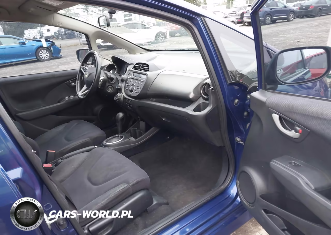 2013 Honda Fit Sport VIN:JHMGE8H50DC010545 - 5