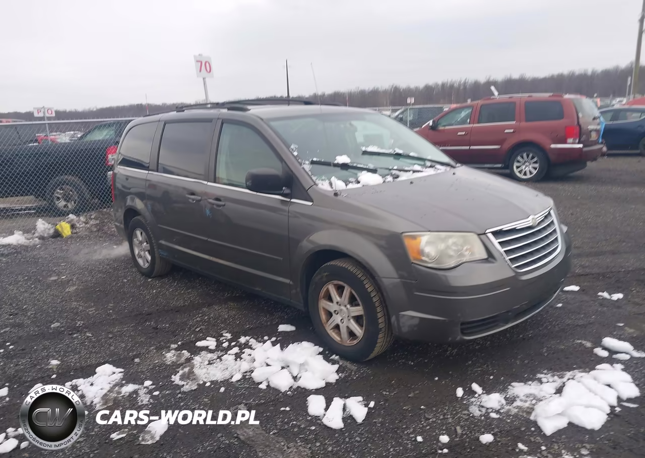 2010 Chrysler Town & Country New Lx