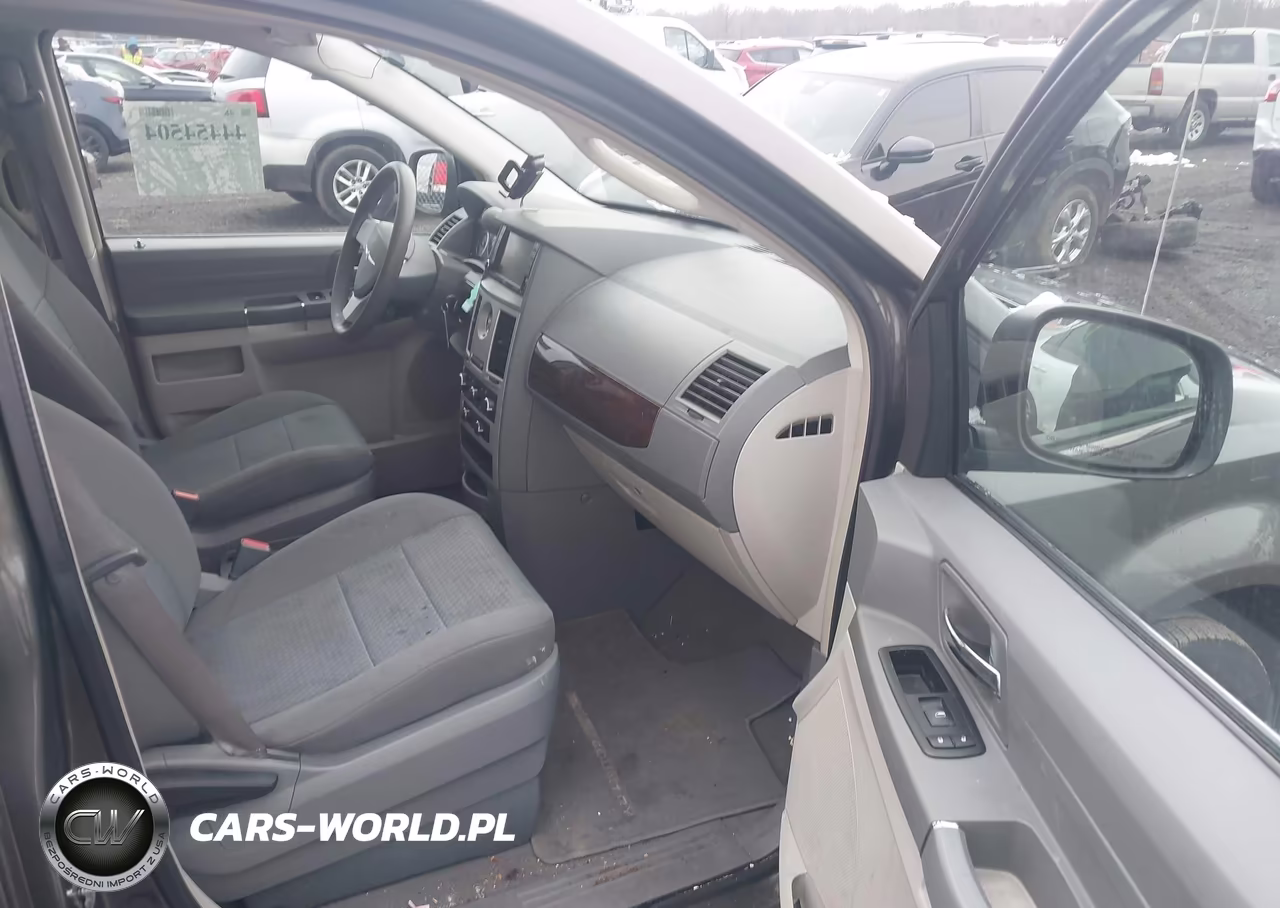 2010 Chrysler Town & Country New Lx VIN:2A4RR2D17AR454503 - 5