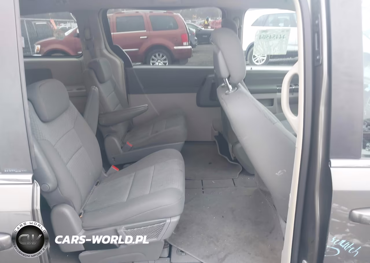 2010 Chrysler Town & Country New Lx VIN:2A4RR2D17AR454503 - 8