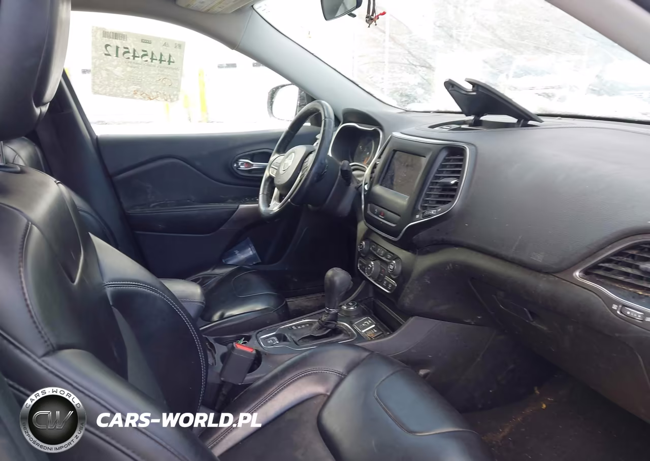 2020 Jeep Cherokee Latitude Plus 4X4 VIN:1C4PJMLB3LD530928 - 5