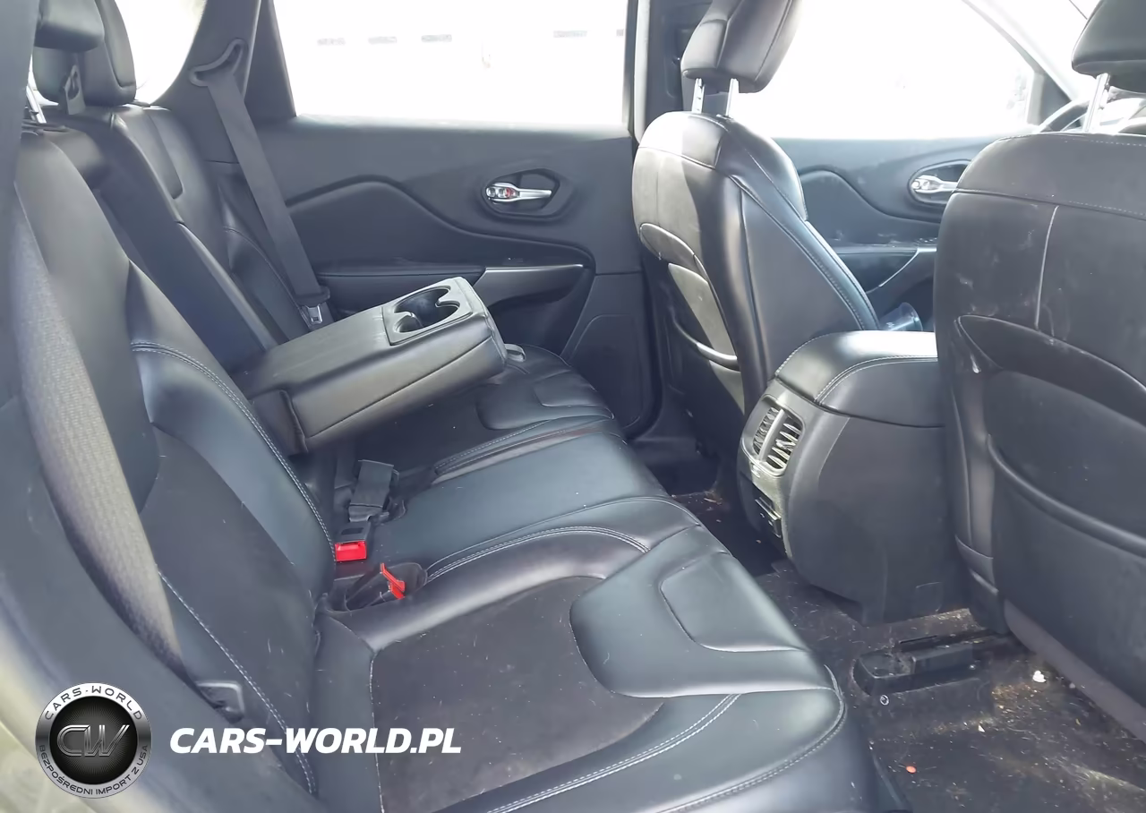 2020 Jeep Cherokee Latitude Plus 4X4 VIN:1C4PJMLB3LD530928 - 8