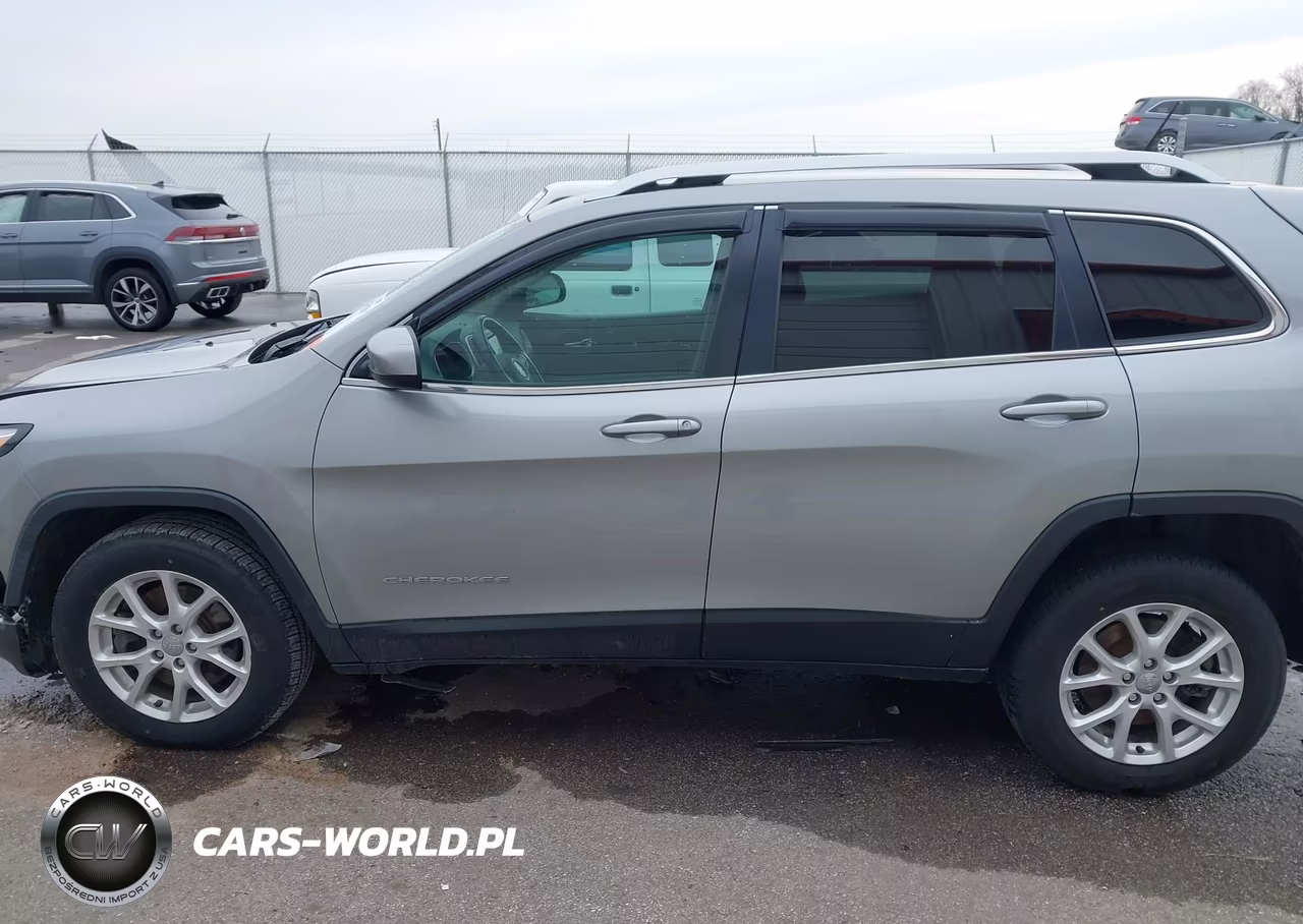 2015 Jeep Cherokee Latitude VIN:1C4PJMCS3FW788696 - 14