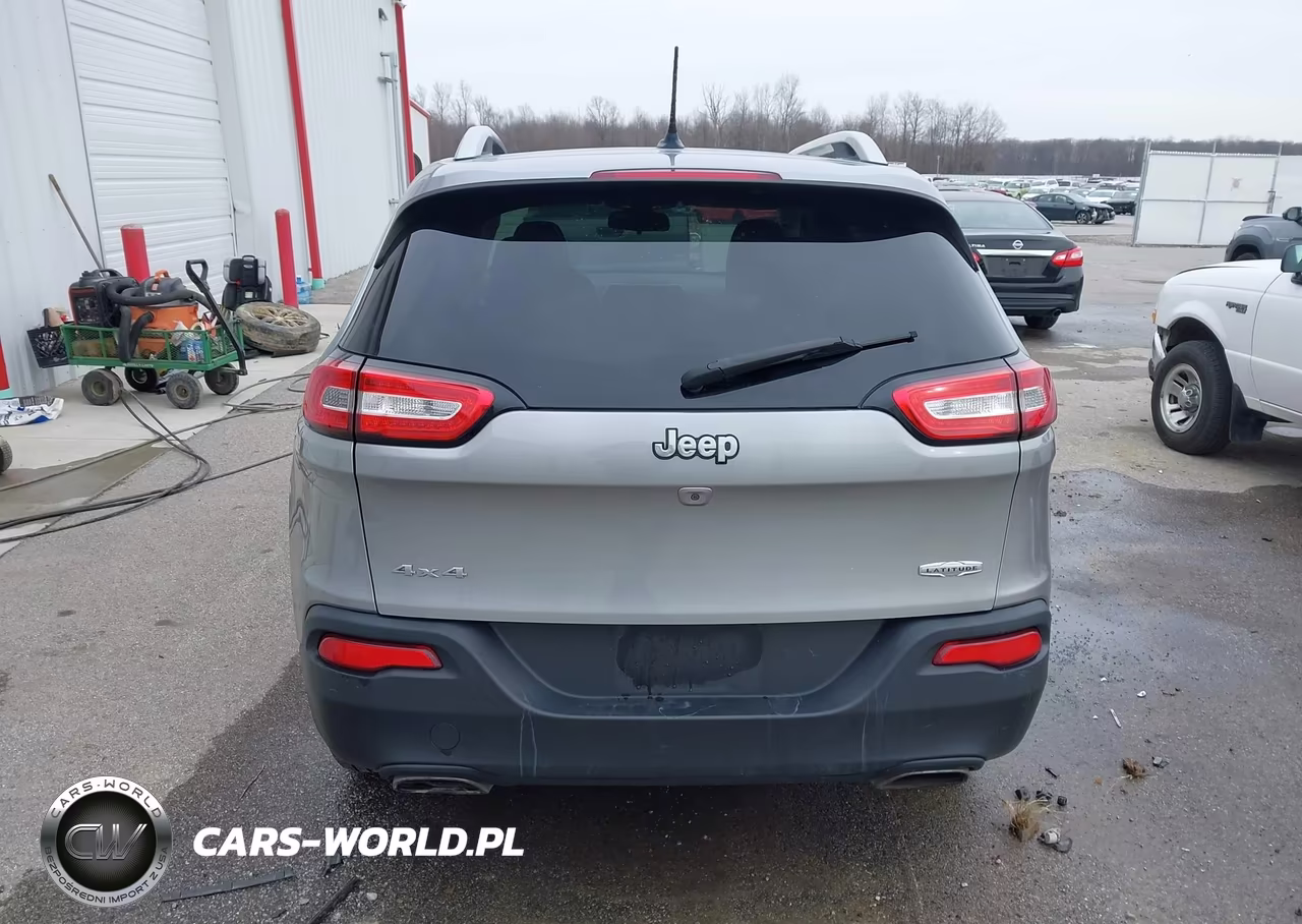2015 Jeep Cherokee Latitude VIN:1C4PJMCS3FW788696 - 16