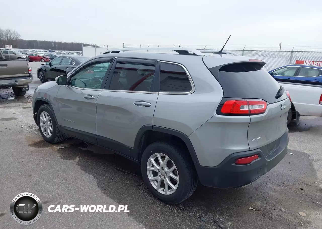 2015 Jeep Cherokee Latitude VIN:1C4PJMCS3FW788696 - 3