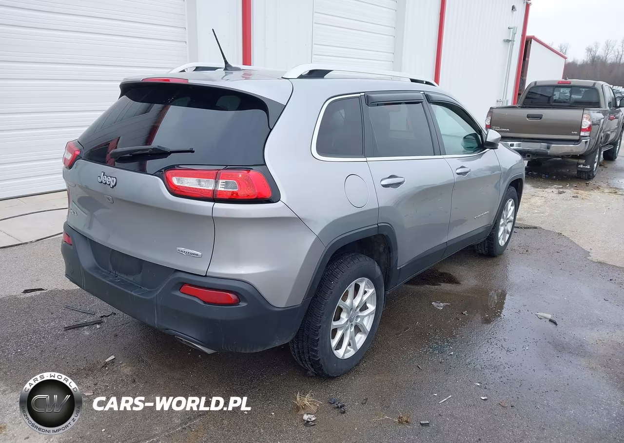 2015 Jeep Cherokee Latitude VIN:1C4PJMCS3FW788696 - 4