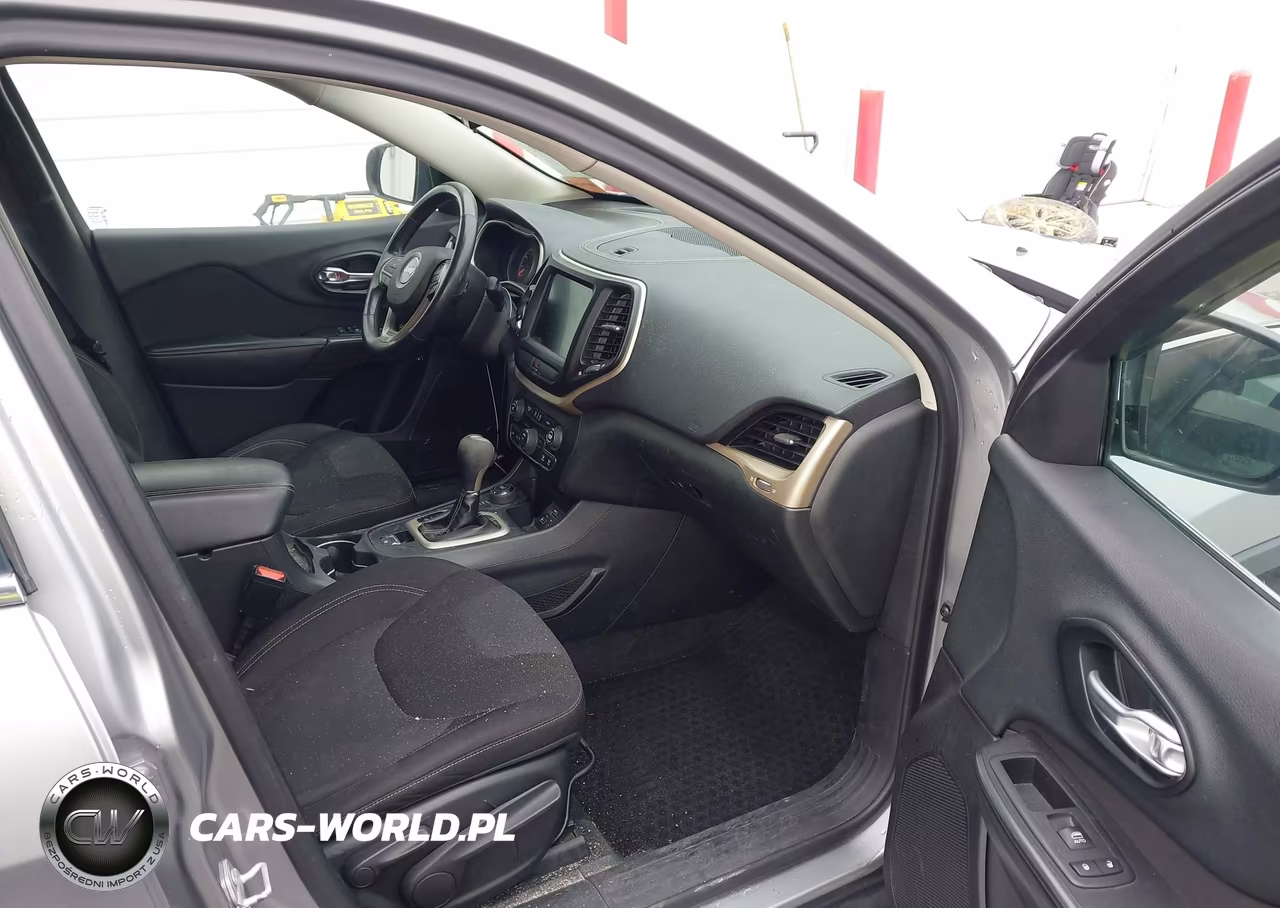 2015 Jeep Cherokee Latitude VIN:1C4PJMCS3FW788696 - 5
