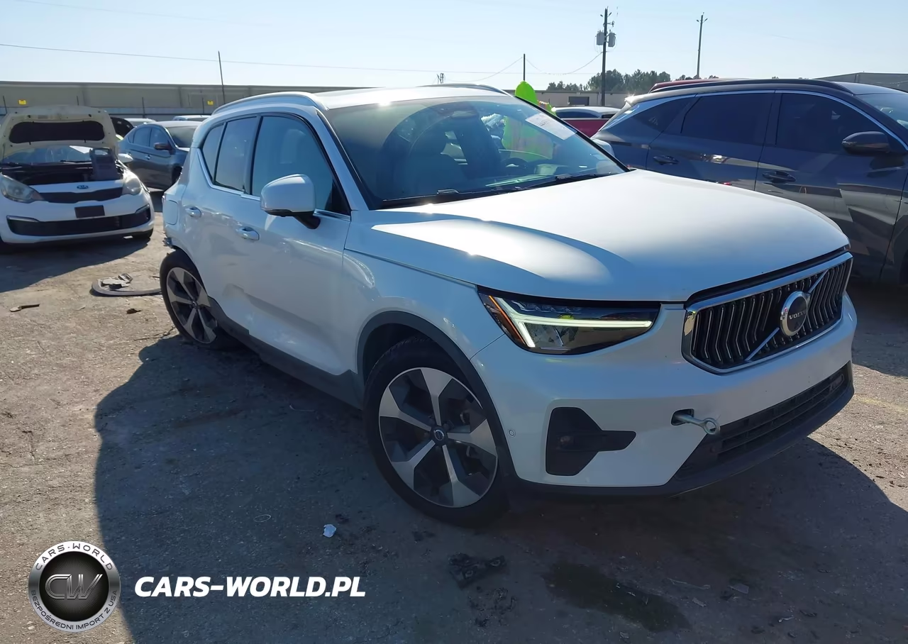 2023 Volvo Xc40 B5 Plus Bright Theme