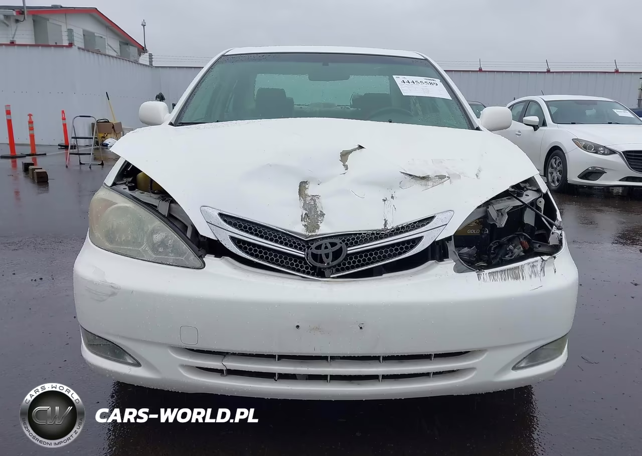 2004 Toyota Camry Le VIN:JTDBE30K440255642 - 12