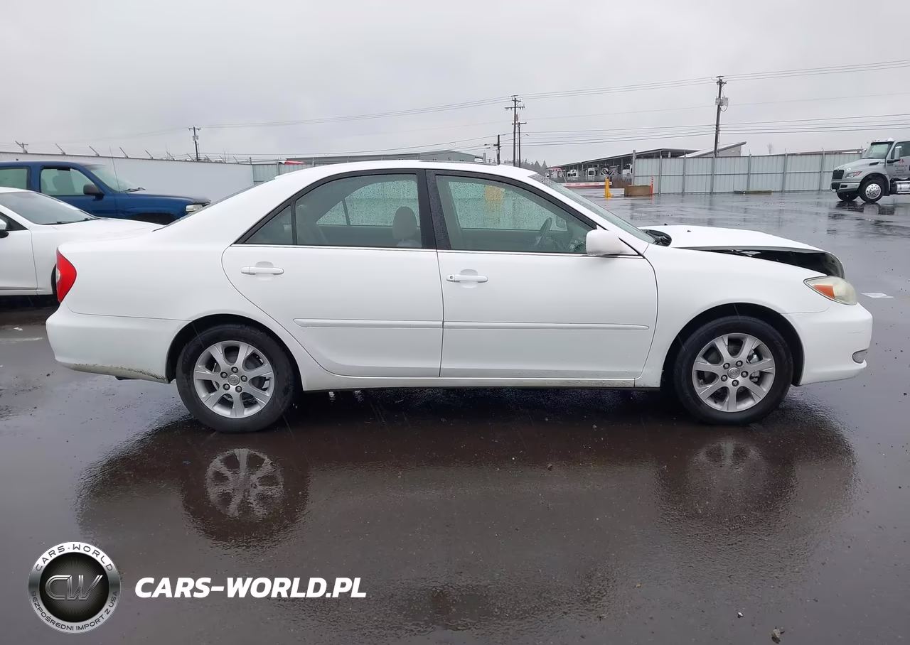 2004 Toyota Camry Le VIN:JTDBE30K440255642 - 13