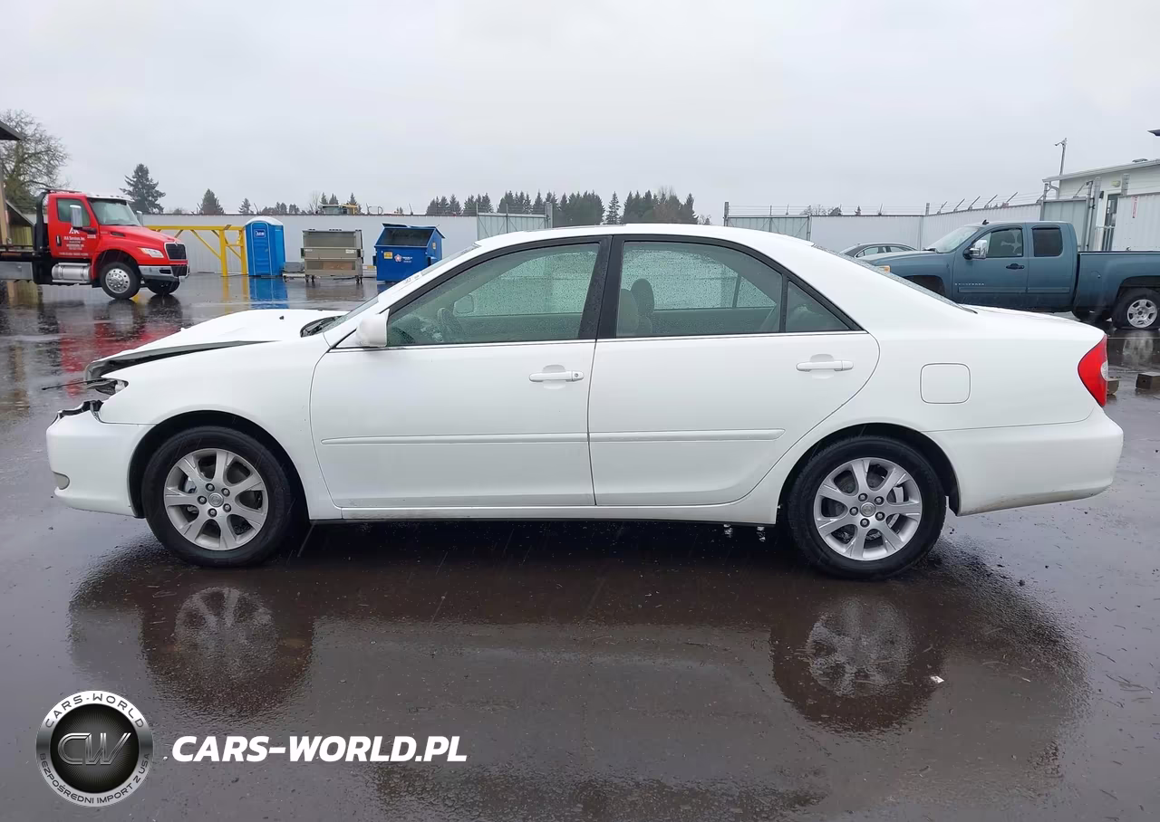 2004 Toyota Camry Le VIN:JTDBE30K440255642 - 14
