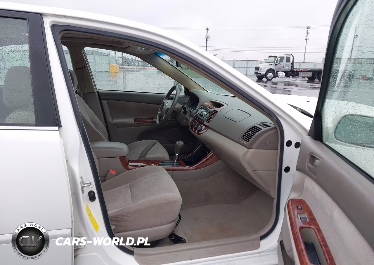 2004 Toyota Camry Le VIN:JTDBE30K440255642 - 5