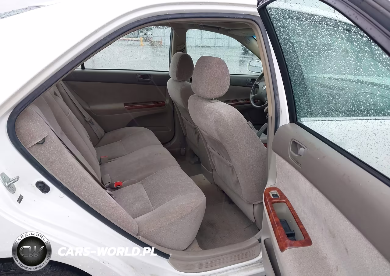 2004 Toyota Camry Le VIN:JTDBE30K440255642 - 8