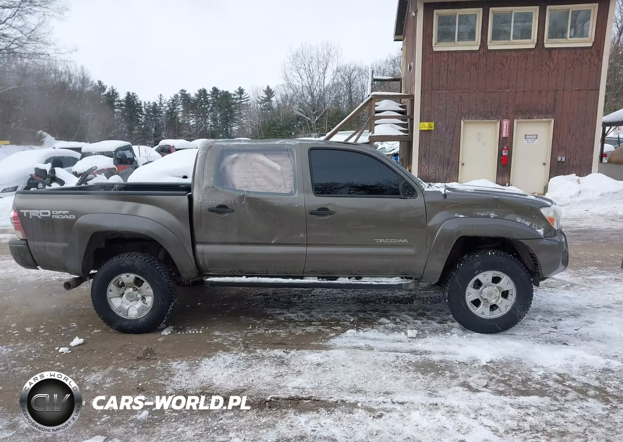 2015 Toyota Tacoma Base V6 VIN:5TFLU4EN5FX115805 - 13