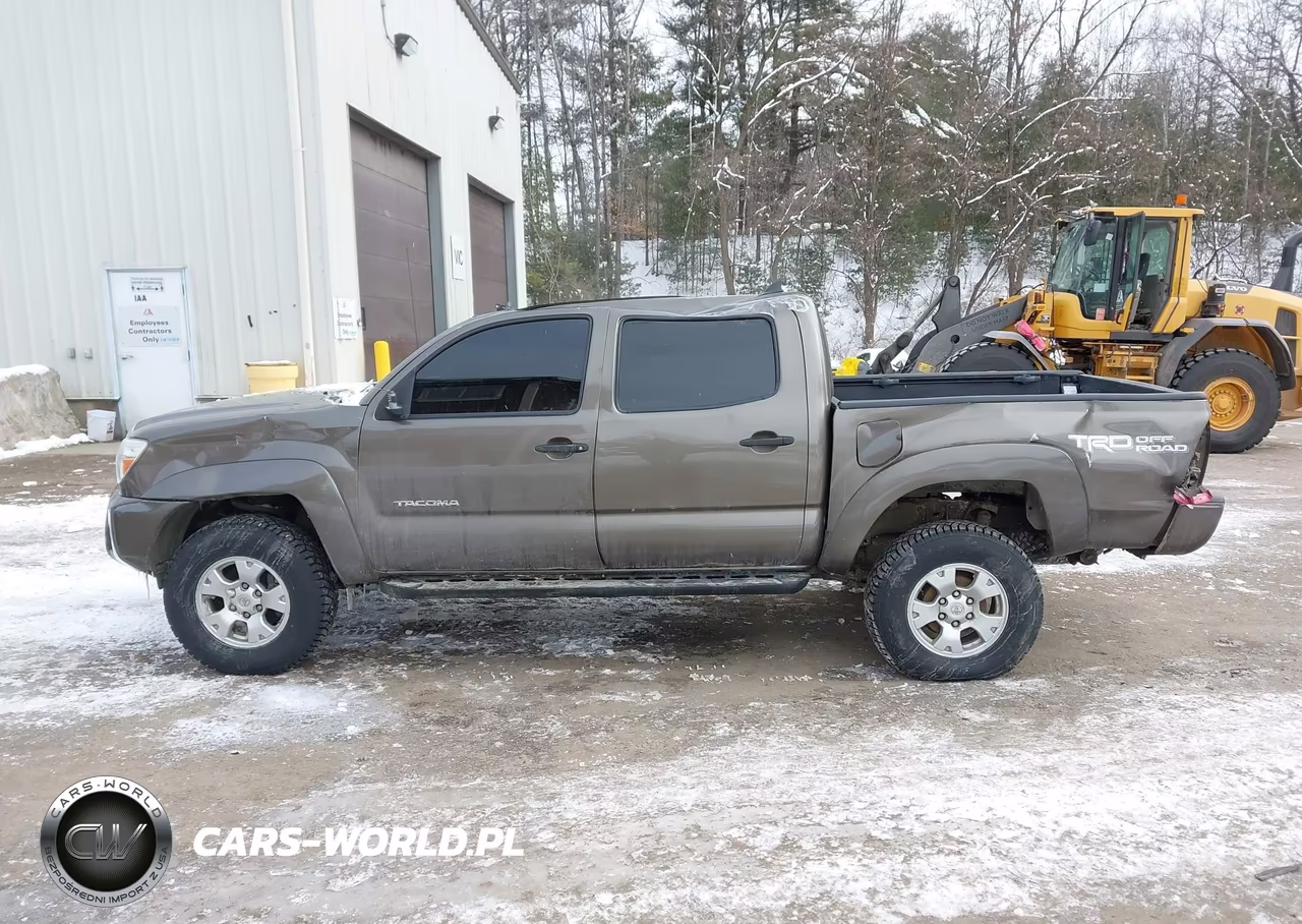 2015 Toyota Tacoma Base V6 VIN:5TFLU4EN5FX115805 - 14