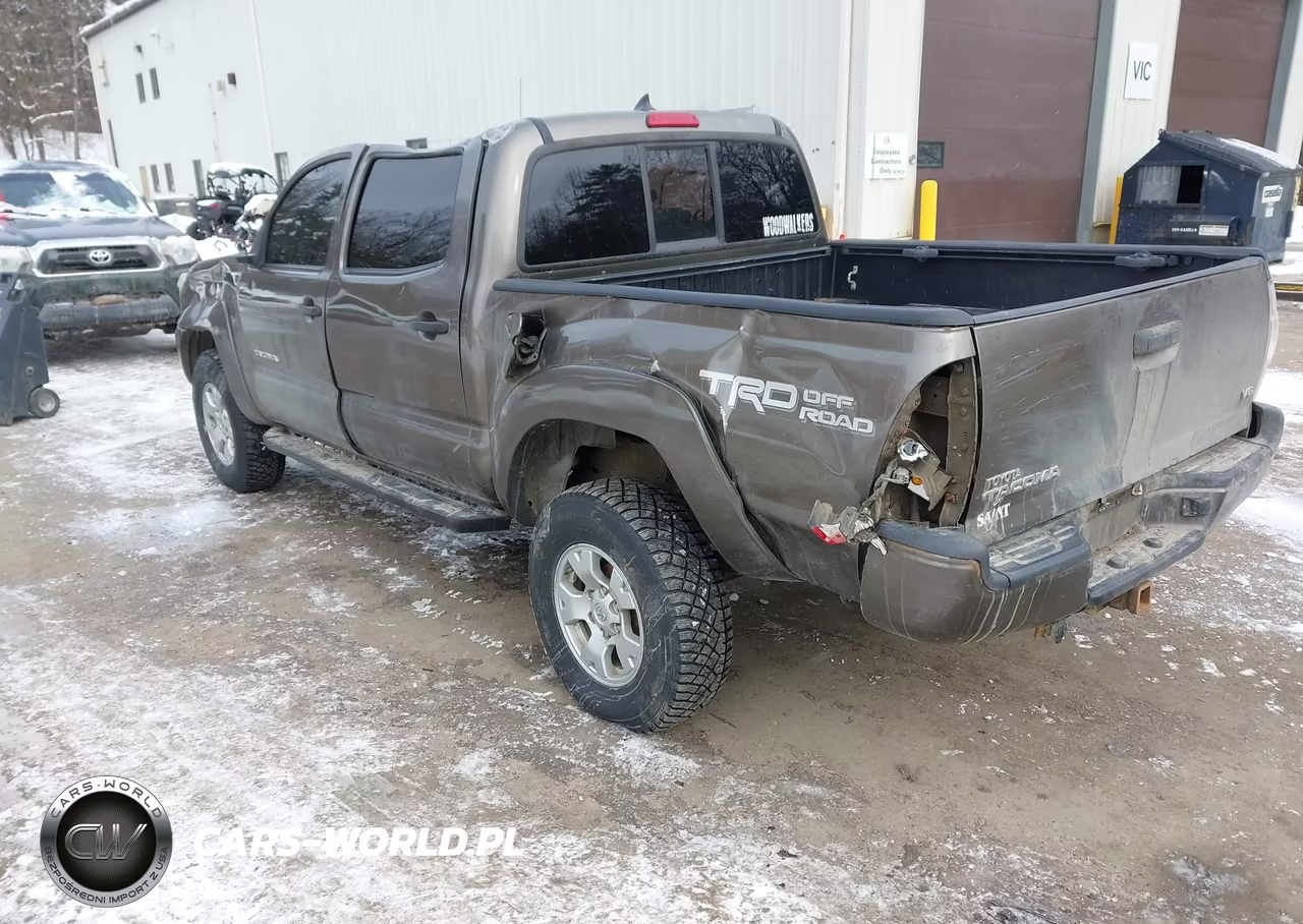 2015 Toyota Tacoma Base V6 VIN:5TFLU4EN5FX115805 - 3