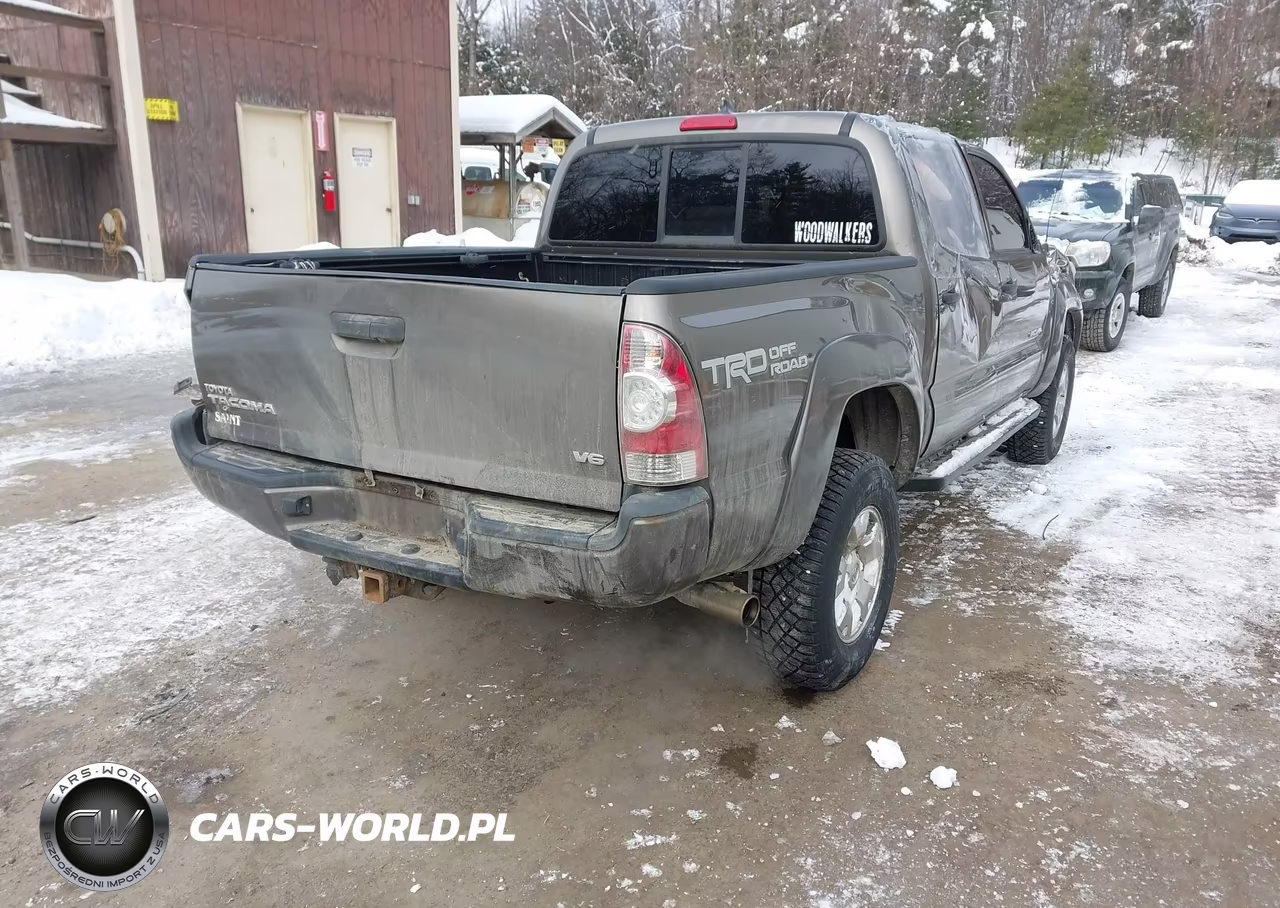 2015 Toyota Tacoma Base V6 VIN:5TFLU4EN5FX115805 - 4