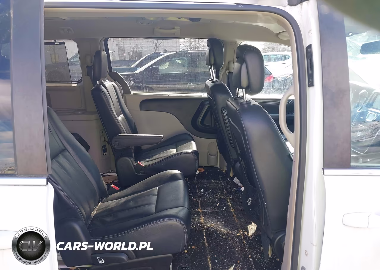 2016 Chrysler Town & Country Touring VIN:2C4RC1BG8GR222784 - 8