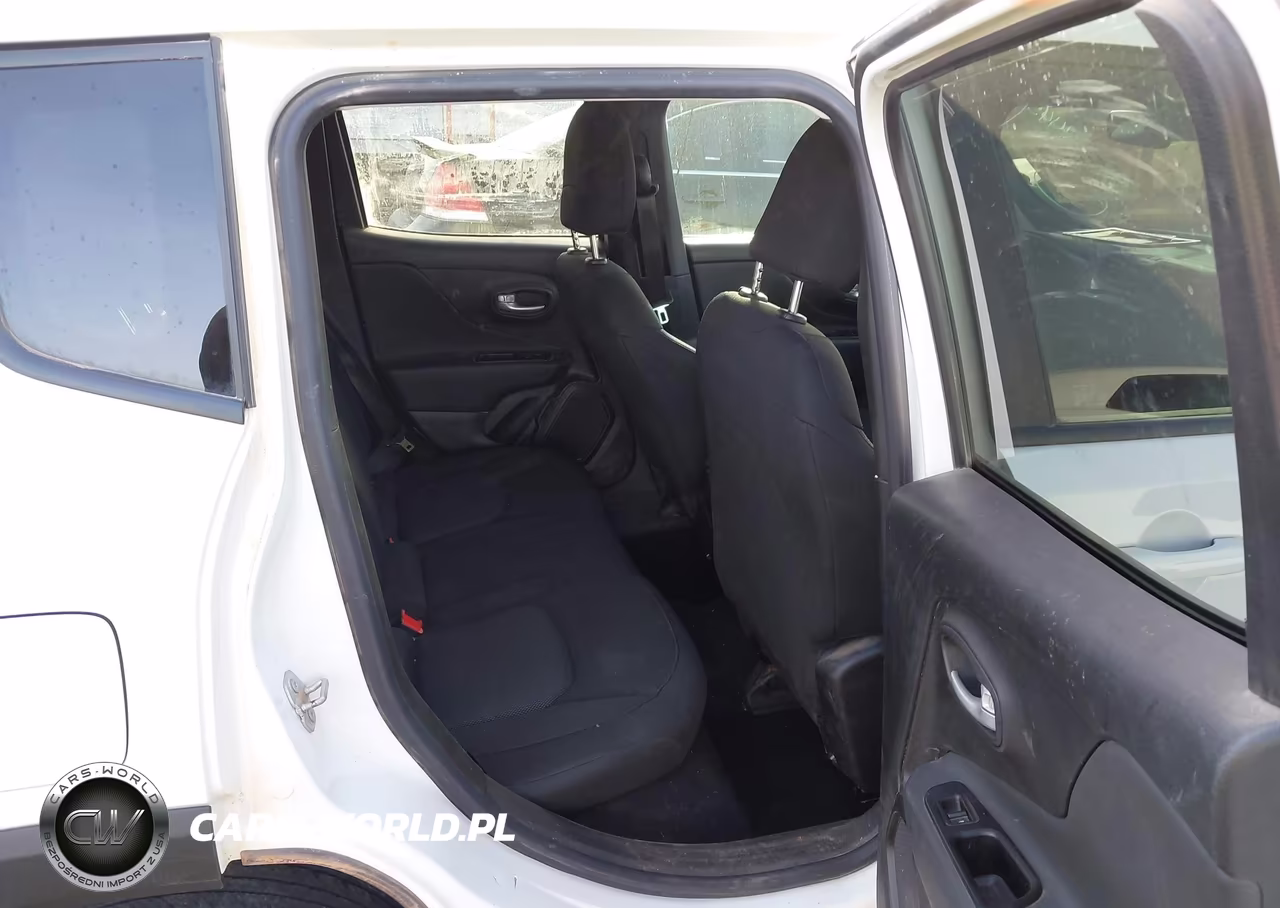 2023 Jeep Renegade Latitude 4X4 VIN:ZACNJDB14PPP59865 - 8
