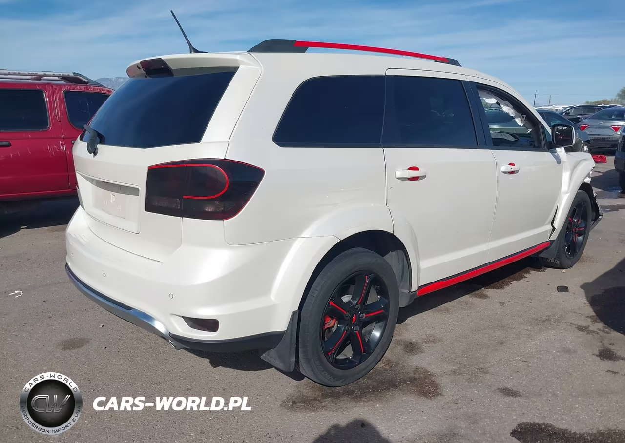 2018 Dodge Journey Crossroad VIN:3C4PDCGGXJT475943 - 4