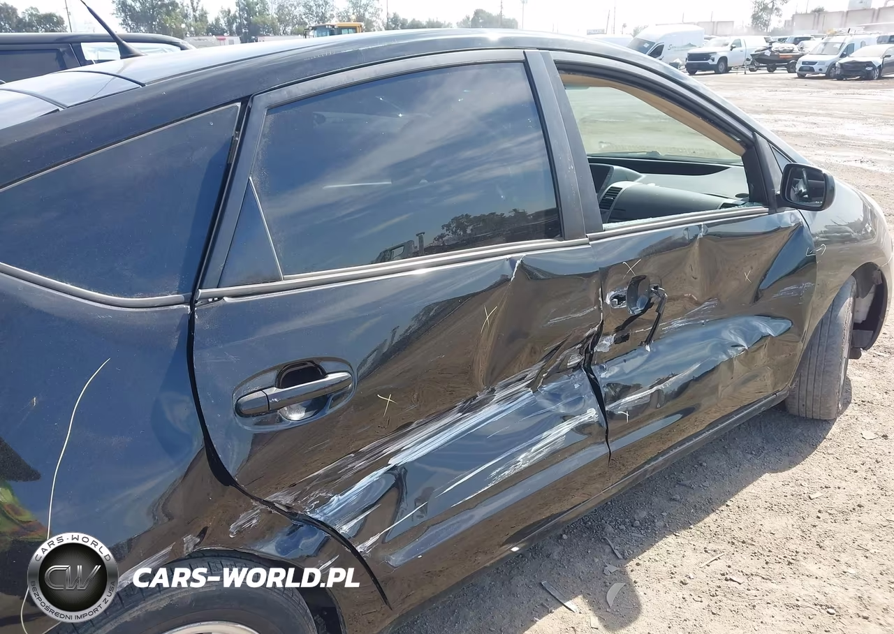 2005 Toyota Prius VIN:JTDKB20U453112775 - 13