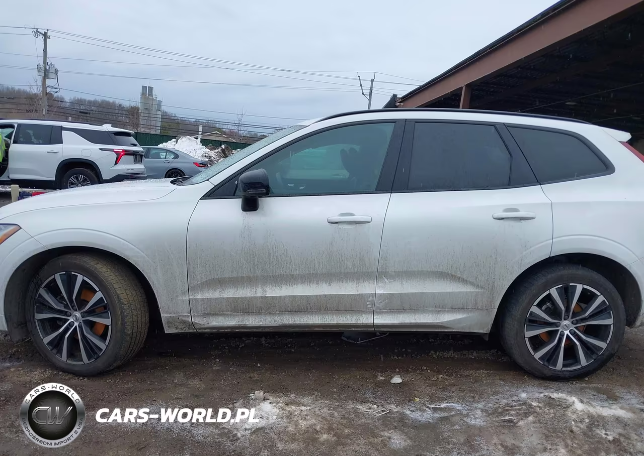 2023 Volvo Xc60 B5 Plus Dark Theme VIN:YV4L12RW8P1340687 - 14