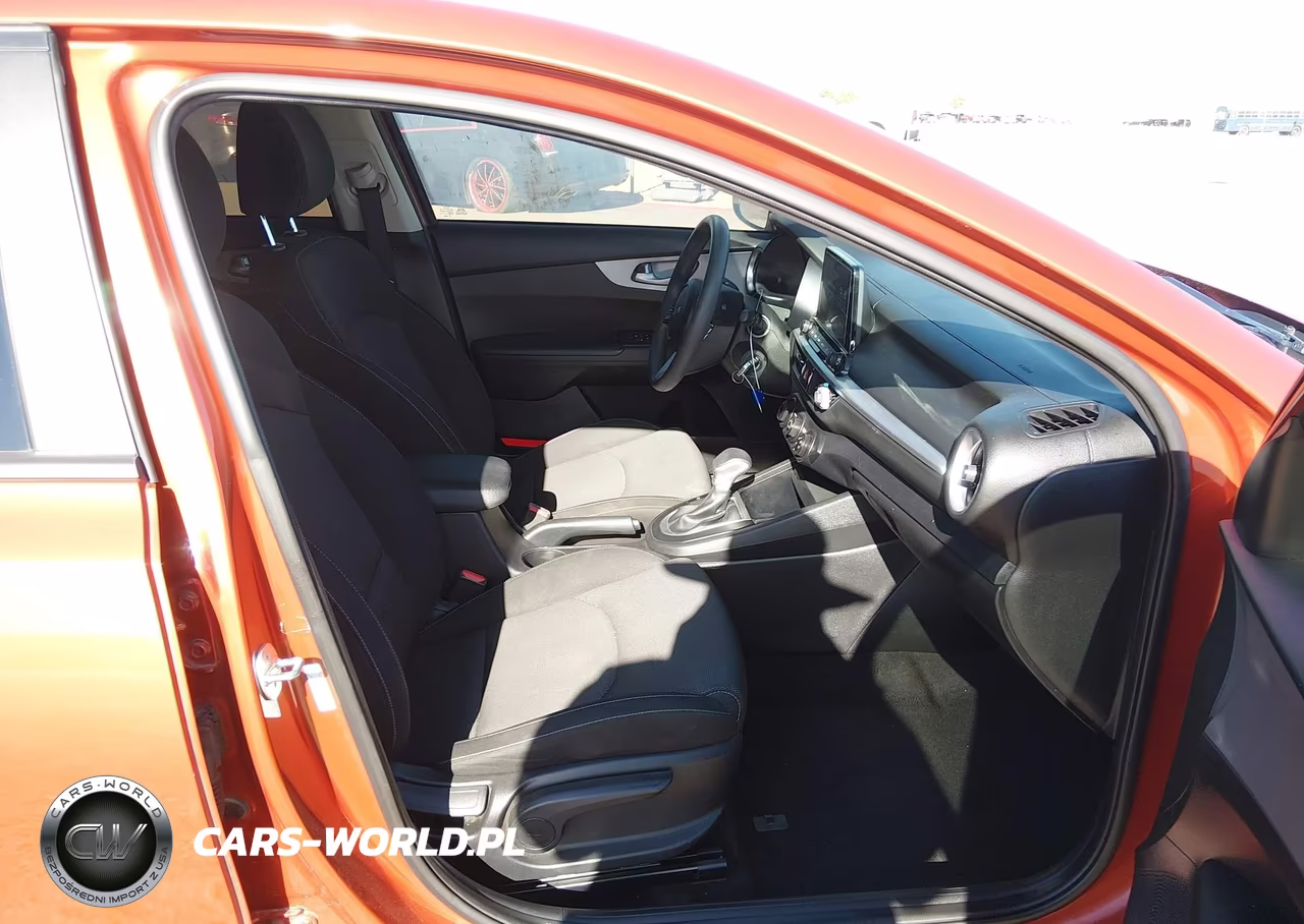 2023 Kia Forte Lxs VIN:3KPF24AD8PE680941 - 5