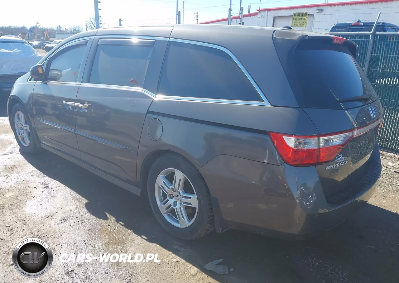 2013 Honda Odyssey Touring-Touring Elite VIN:5FNRL5H97DB078619 - 3