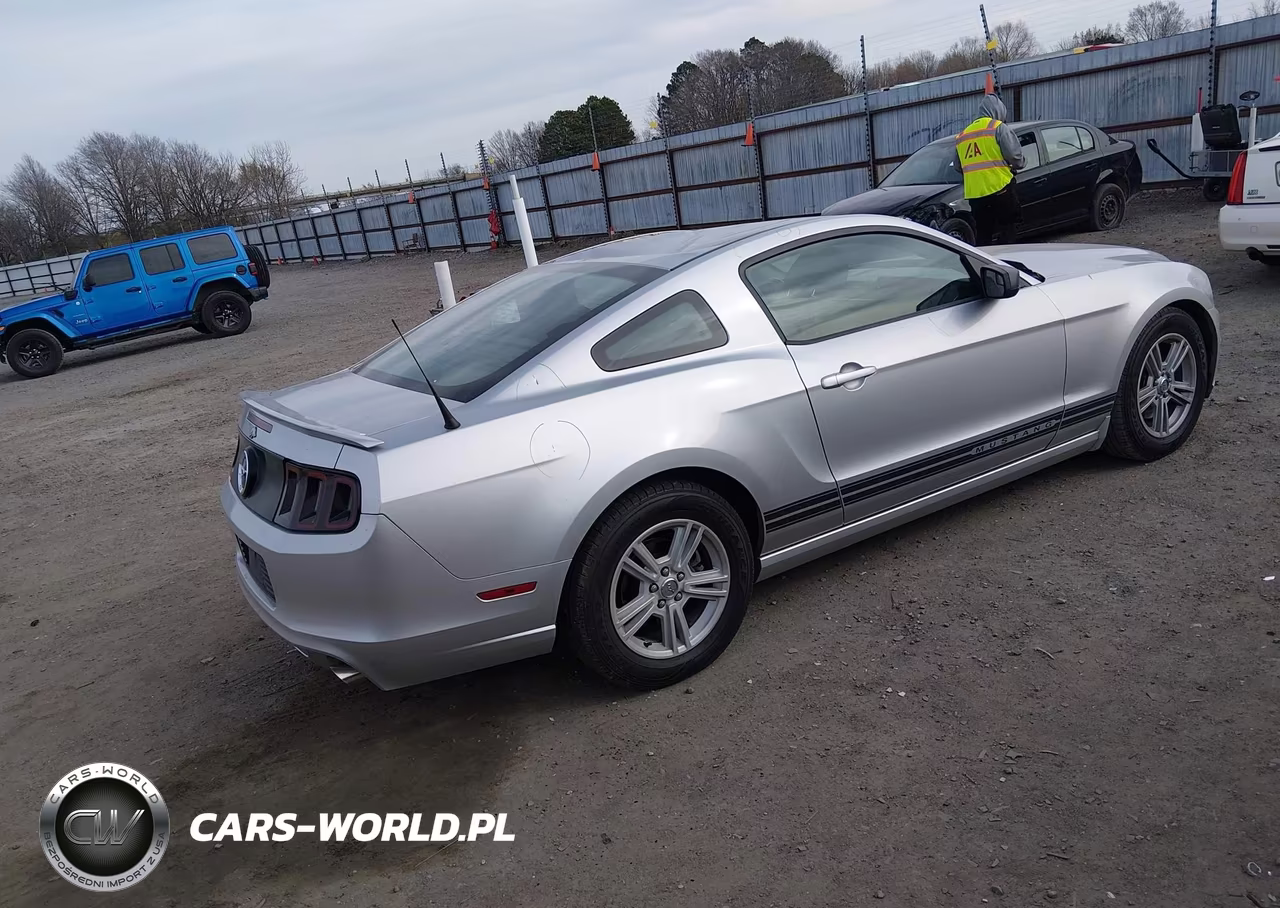 2013 Ford Mustang V6 VIN:1ZVBP8AM0D5283543 - 4