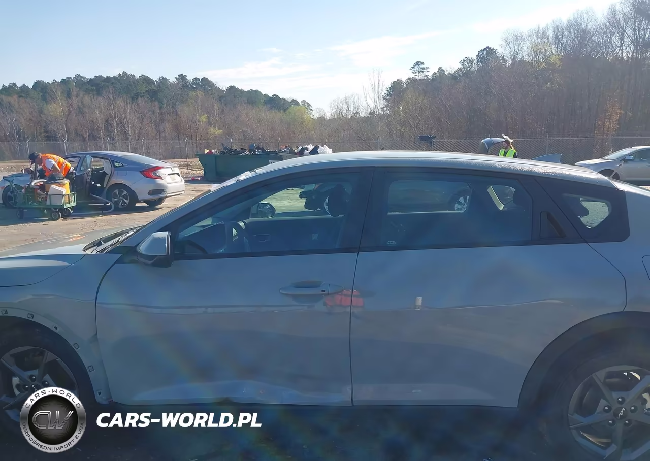 2025 Kia K4 Lxs VIN:3KPFT4DE9SE250331 - 14