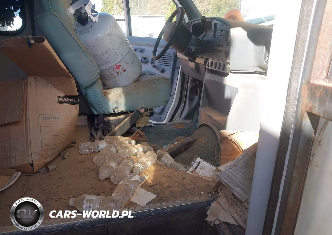 1992 Ford Econoline E350 Cutaway Van VIN:1FDKE30M3NHB19292 - 5