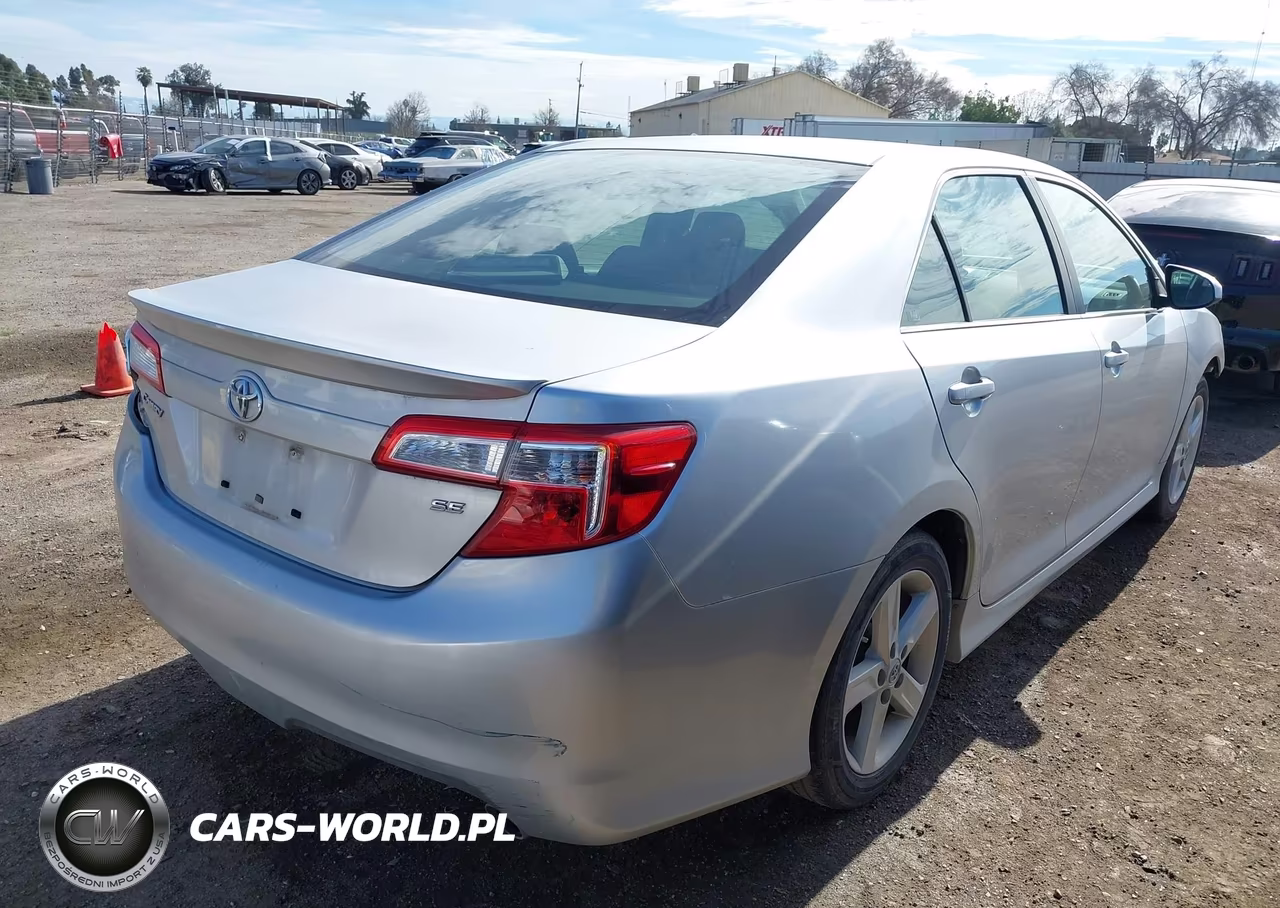 2013 Toyota Camry Se VIN:4T1BF1FK5DU205829 - 4