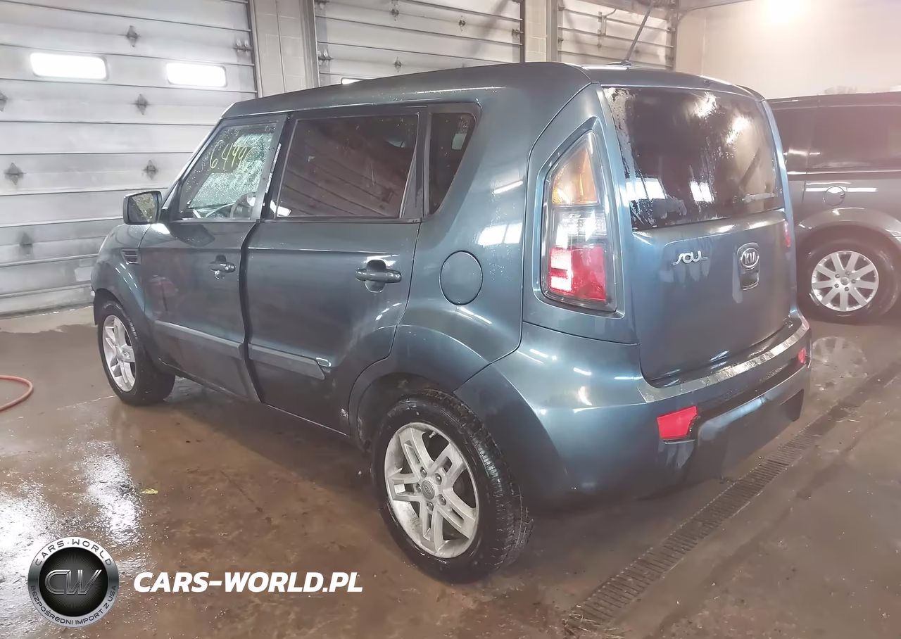 2011 Kia Soul + VIN:KNDJT2A25B7214726 - 3