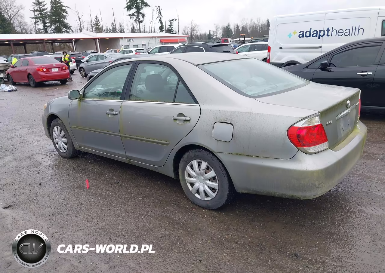 2005 Toyota Camry Le VIN:JTDBE30K353024974 - 3